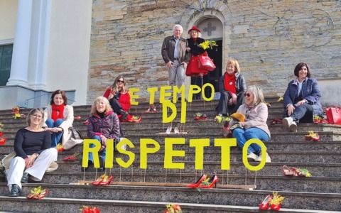 A Uscio quasi 230 scarpe rosse per la Giornata Internazionale della Donna