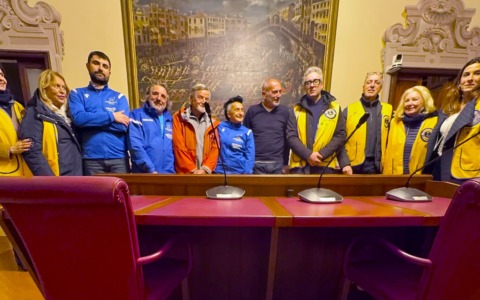 Il maratoneta Lions Jean-Marie Van Butsele arriva a Sestri Levante durante la marcia benefica verso Roma