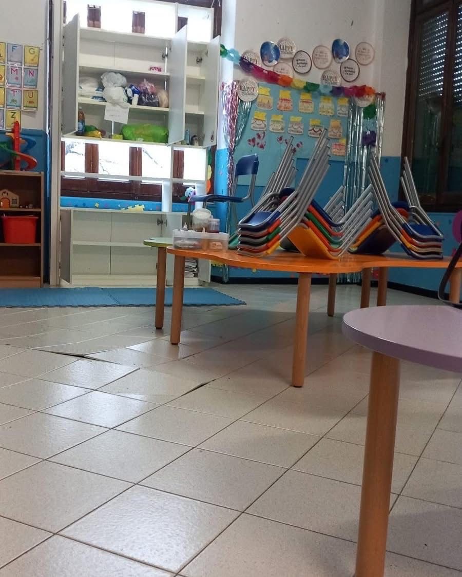 Movimenti strutturali alla scuola di San Lorenzo a Santa dopo il terremoto