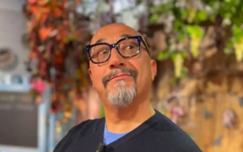 Peppe Quintale omaggia Pino Daniele al Teatro delle Clarisse