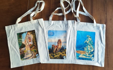 Presentate le borse con le immagini di Zoagli per il turismo