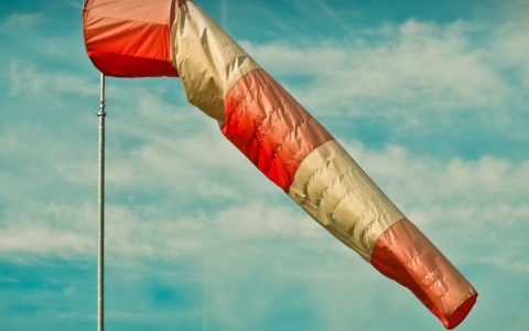 Resta in vigore l’avviso per vento di burrasca forte in Liguria