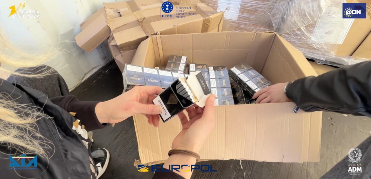 Scoperta rete di contrabbando di tabacco tra Italia, Polonia e Regno Unito