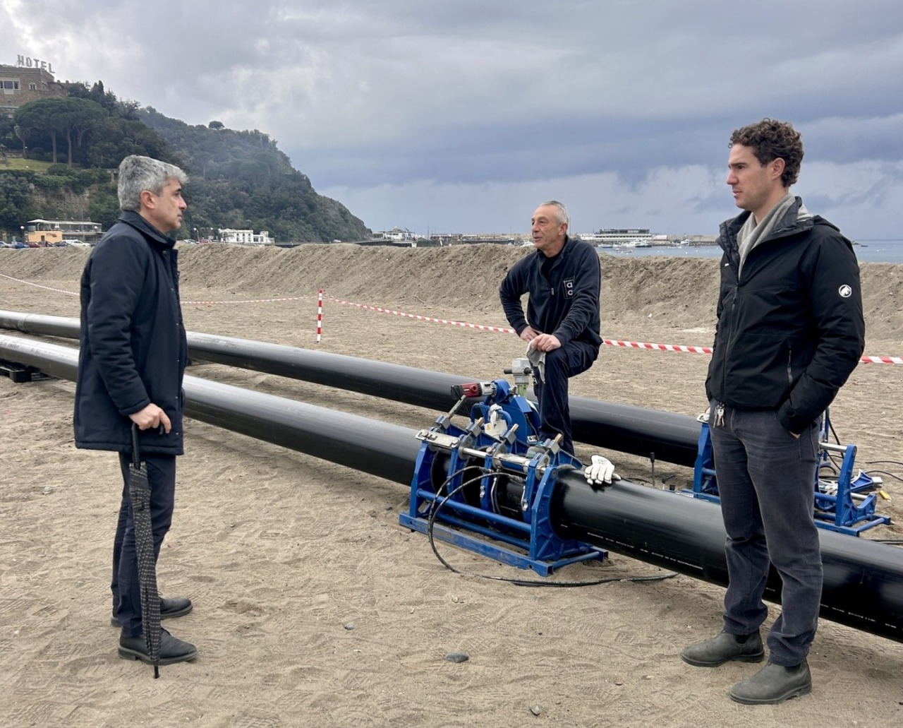 Sestri Levante: manutenzione di Aqua de Ma sulla spiaggia dei Balin