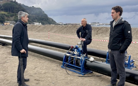 Sestri Levante: manutenzione di Aqua de Ma sulla spiaggia dei Balin