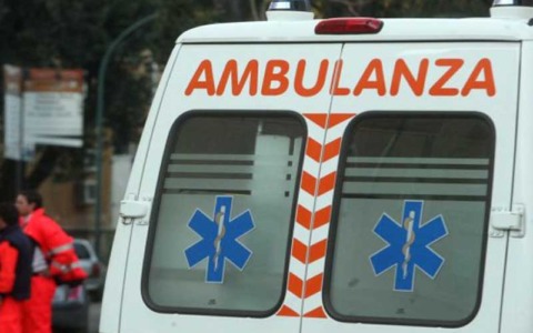 Un’auto esce di strada a Santo Stefano d’Aveto, due feriti