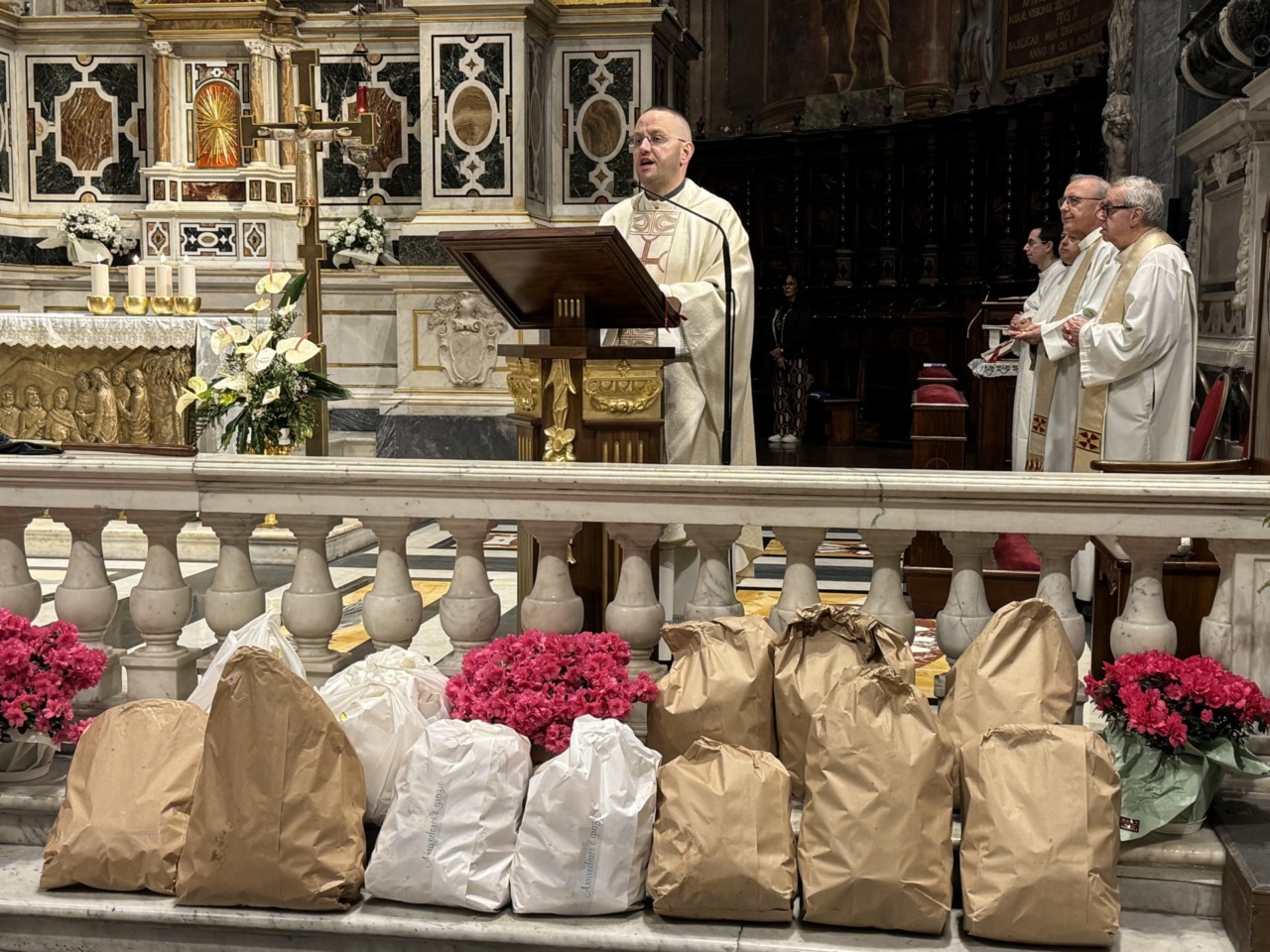 A Chiavari parte la raccolta del Pane Benedetto
