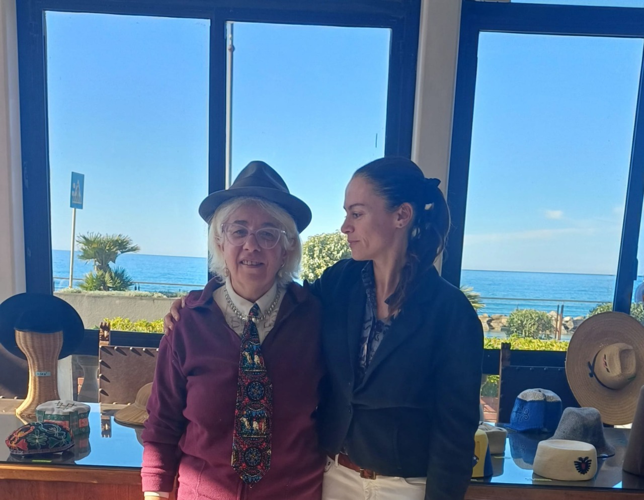 A Moneglia la mostra “Il giro del mondo in 80 cappelli”