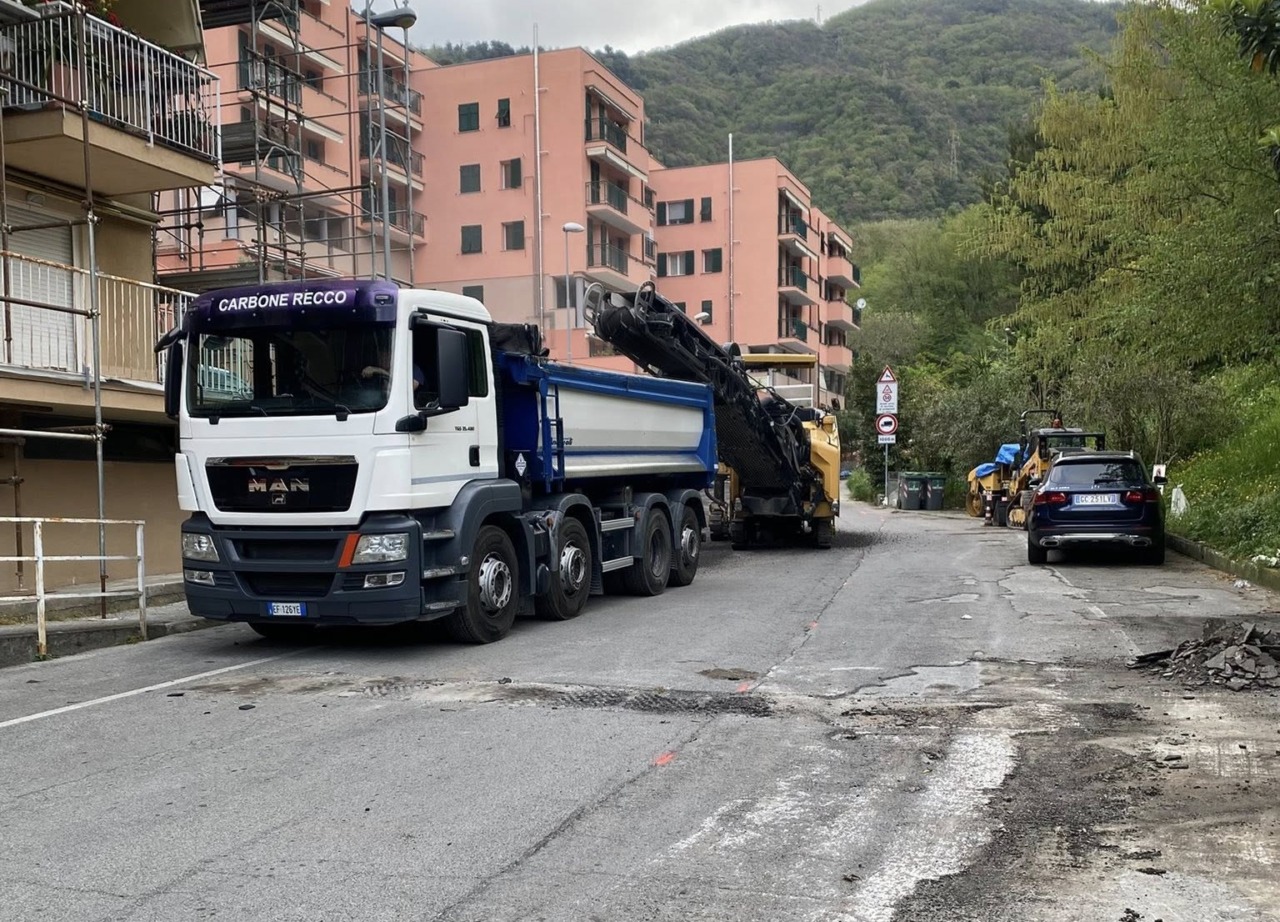 A Recco, lavori di asfaltatura in via della Ne