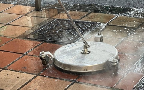 A Recco partono i lavaggi a caldo di portici e marciapiedi