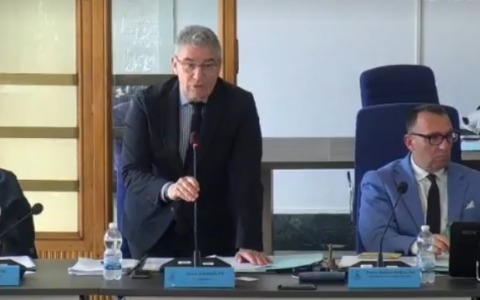 Approvata variazione di bilancio a Recco: focus su sociale e territorio