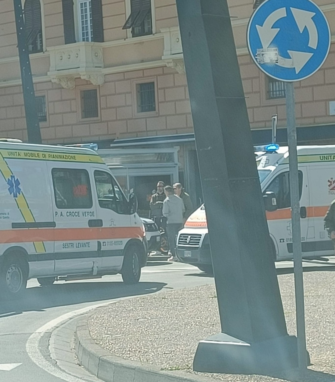 Caduta da un mezzo a due ruote in piazza Sant’Antonio a Sestri Levante