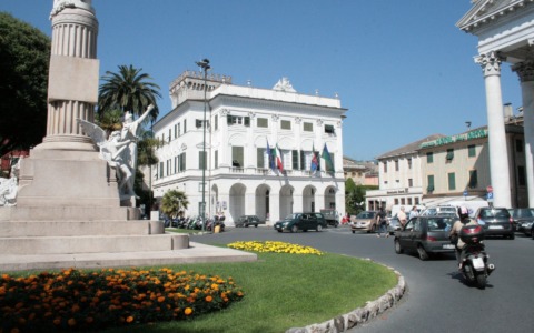 Consiglio comunale a Chiavari: bilancio 2025 e nuovo servizio spiagge in discussione