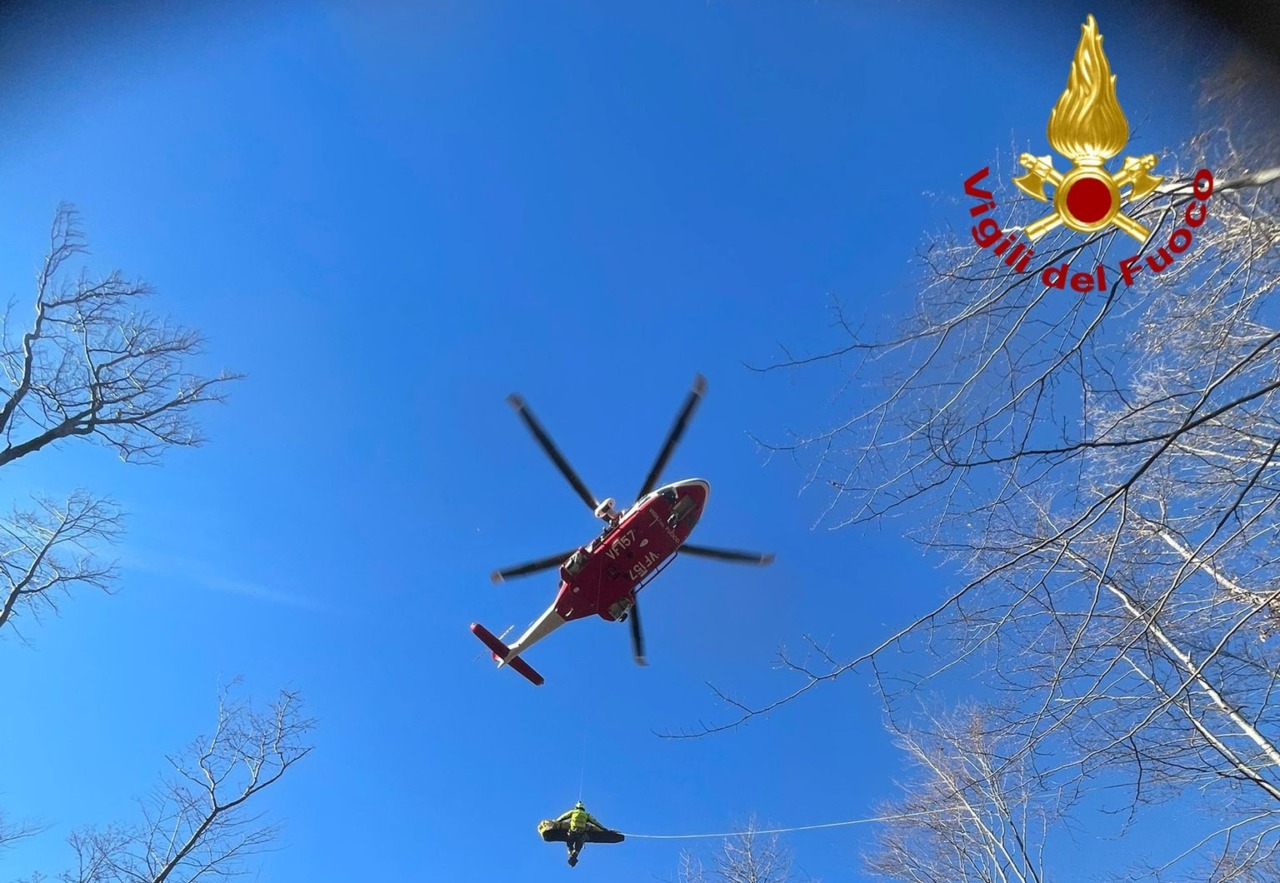 Giovane ciclista esce di strada a Orero, soccorso in corso