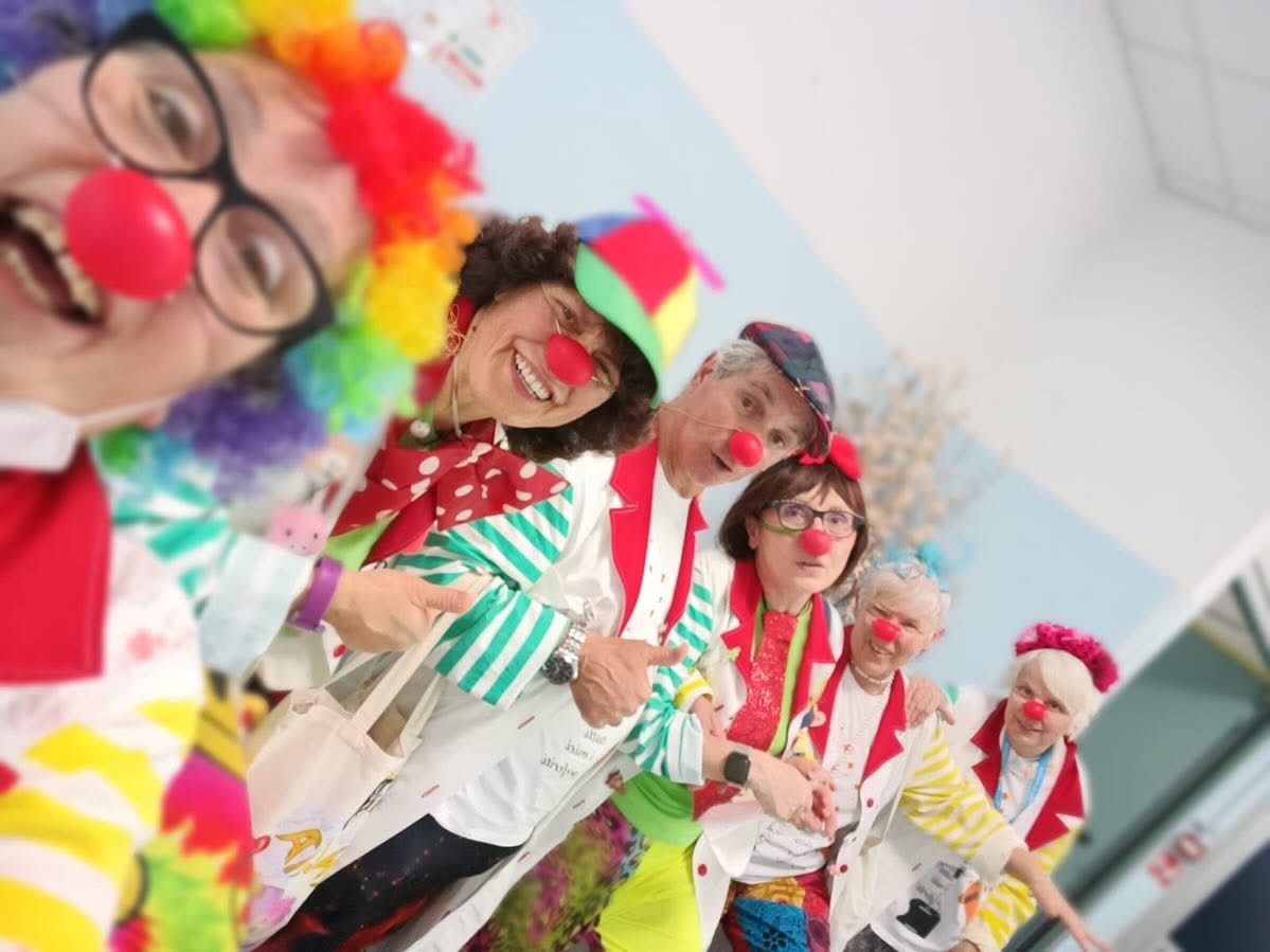 Il 11 aprile si celebra il decennale di clownterapia con VIP Camuggi Levante Ligure