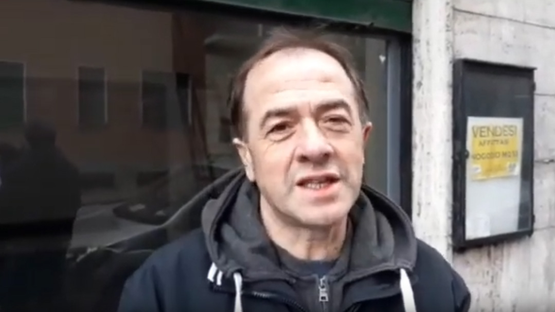 Incidente alla scuola Pascoli: un infisso a vasistas ferisce un’insegnante