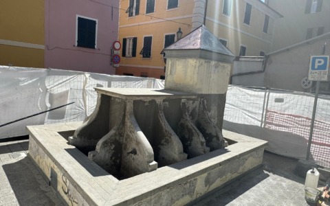 Inizio del restauro dei lavatoi in piazza Solari