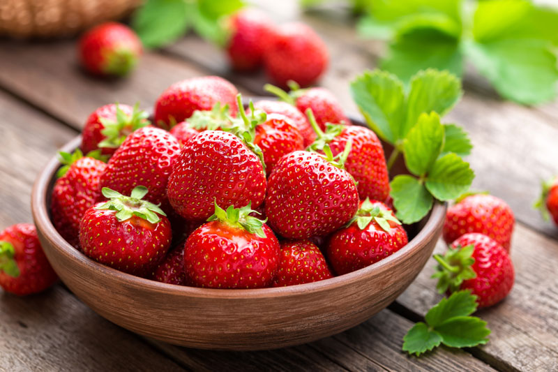 La primavera porta le fragole: consigli per coltivarle anche sul balcone