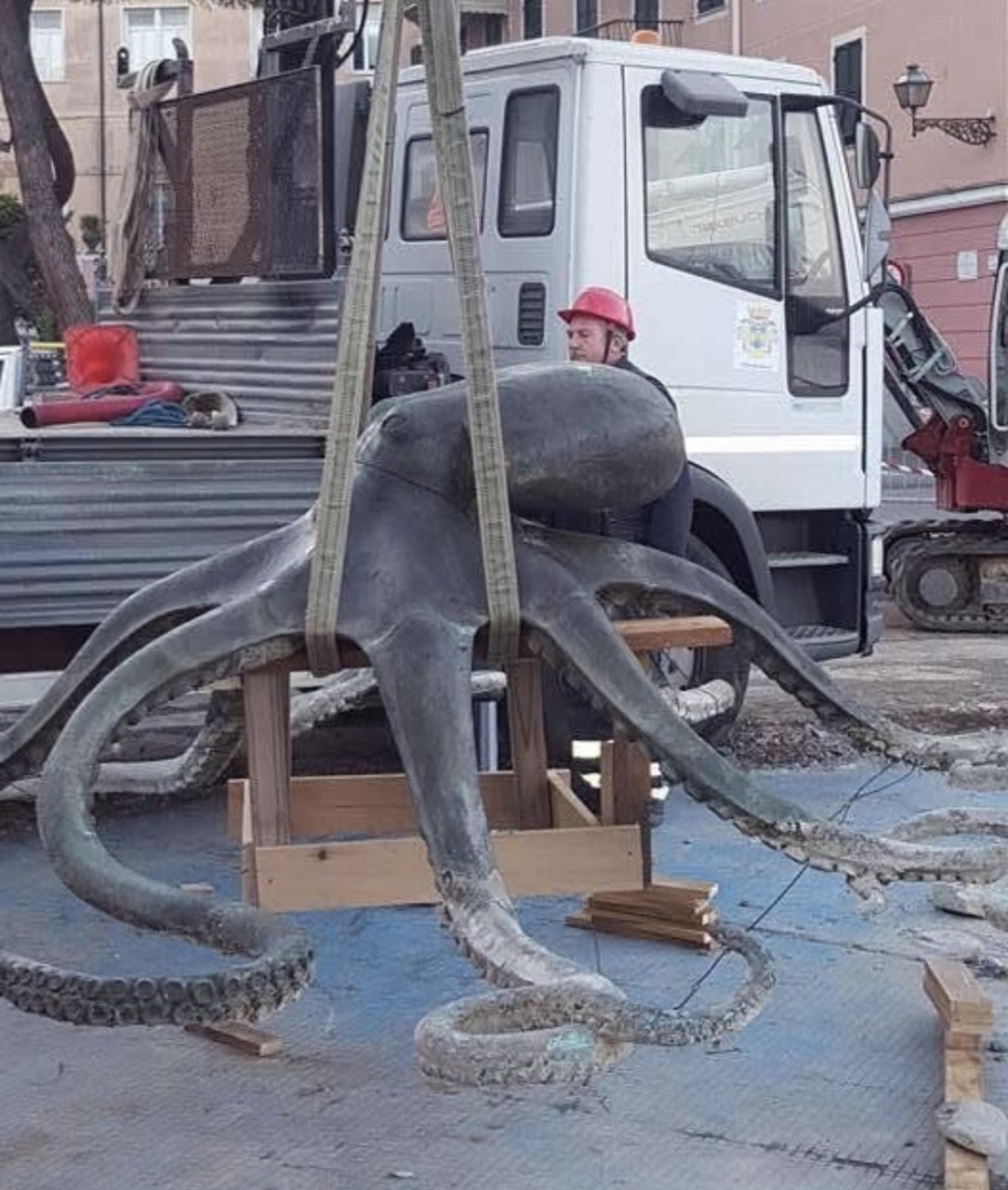 Rapallo, Carannante interroga la Giunta sulla statua del polpo