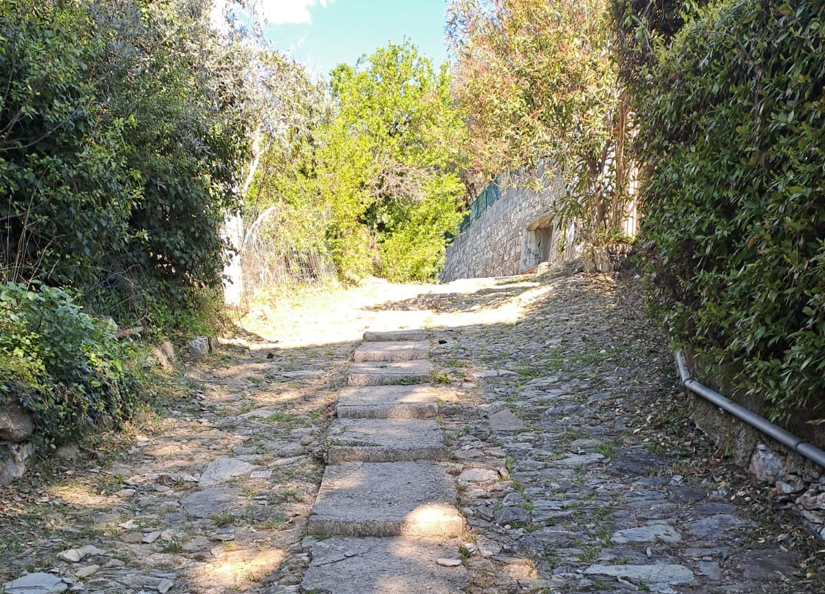 Recco, continuano le operazioni di sfalcio e pulizia delle pedonali verso Megli