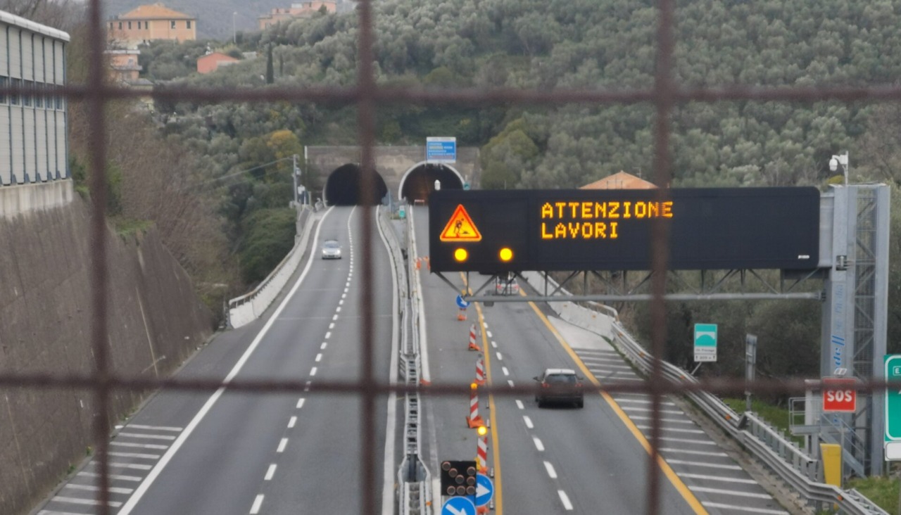 Sospesi i lavori per il ponte del 1° maggio: autostrade liguri più fluide