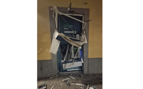 Varese Ligure, esplosioni al bancomat: ladri in fuga dopo il colpo