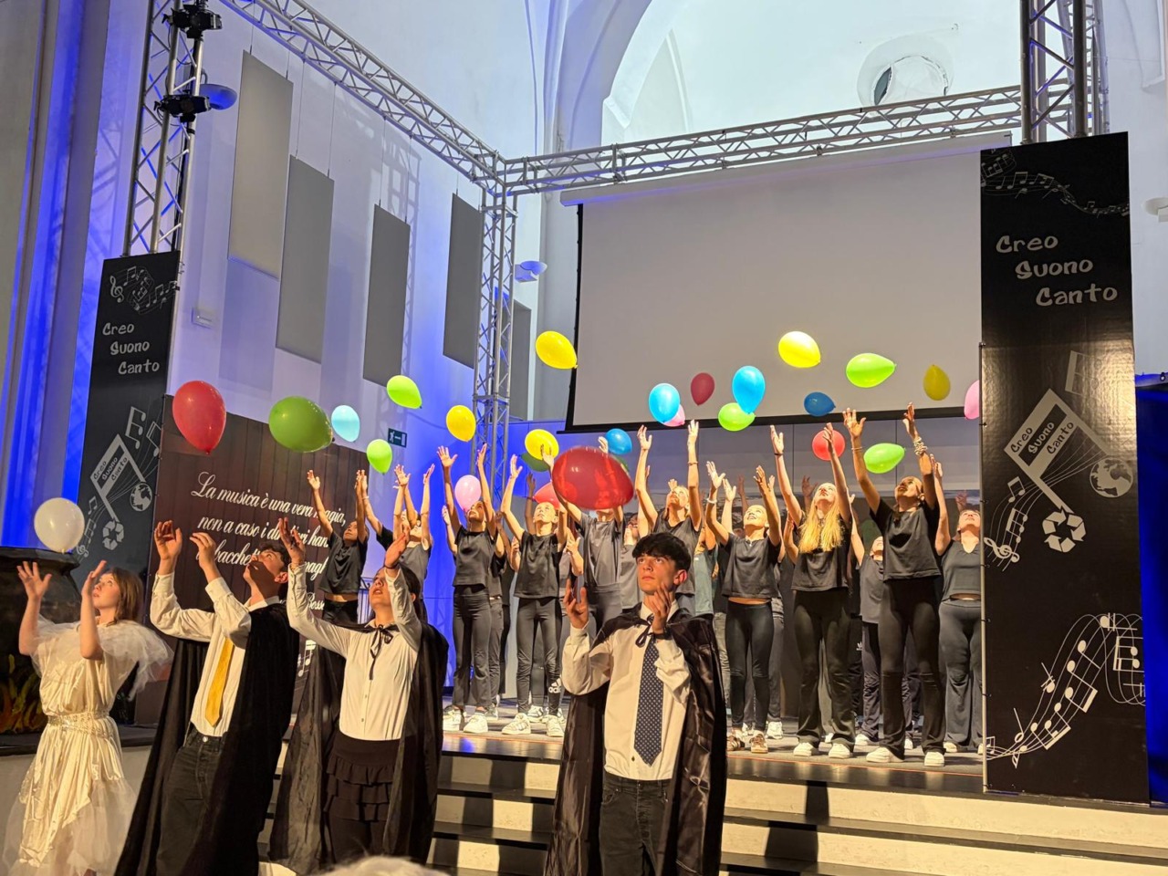 “Abracadabra… la felicità”: l’Istituto Comprensivo di Sestri Levante conquista il pubblico