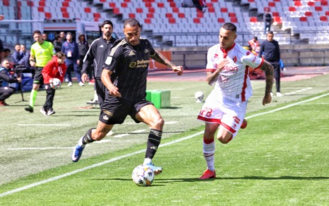 Bari-Virtus Entella 2-0, la salvezza si gioca con la Carrarese nell’ultima giornata