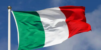 Camogli celebra la Festa della Repubblica con la consegna della Costituzione a 49 neo diciottenni