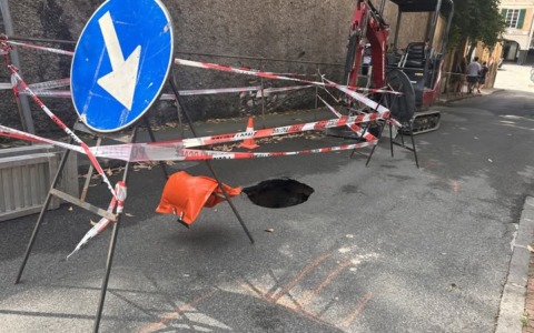 Crollo del canale delle acque meteoriche in salita Gianelli a Chiavari