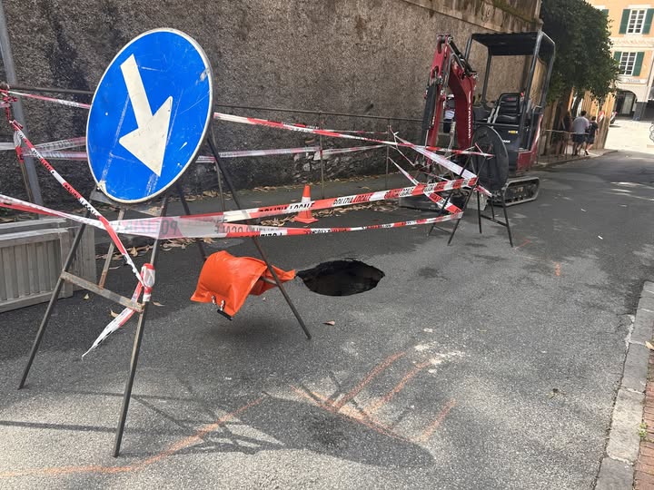Crollo del canale delle acque meteoriche in salita Gianelli a Chiavari