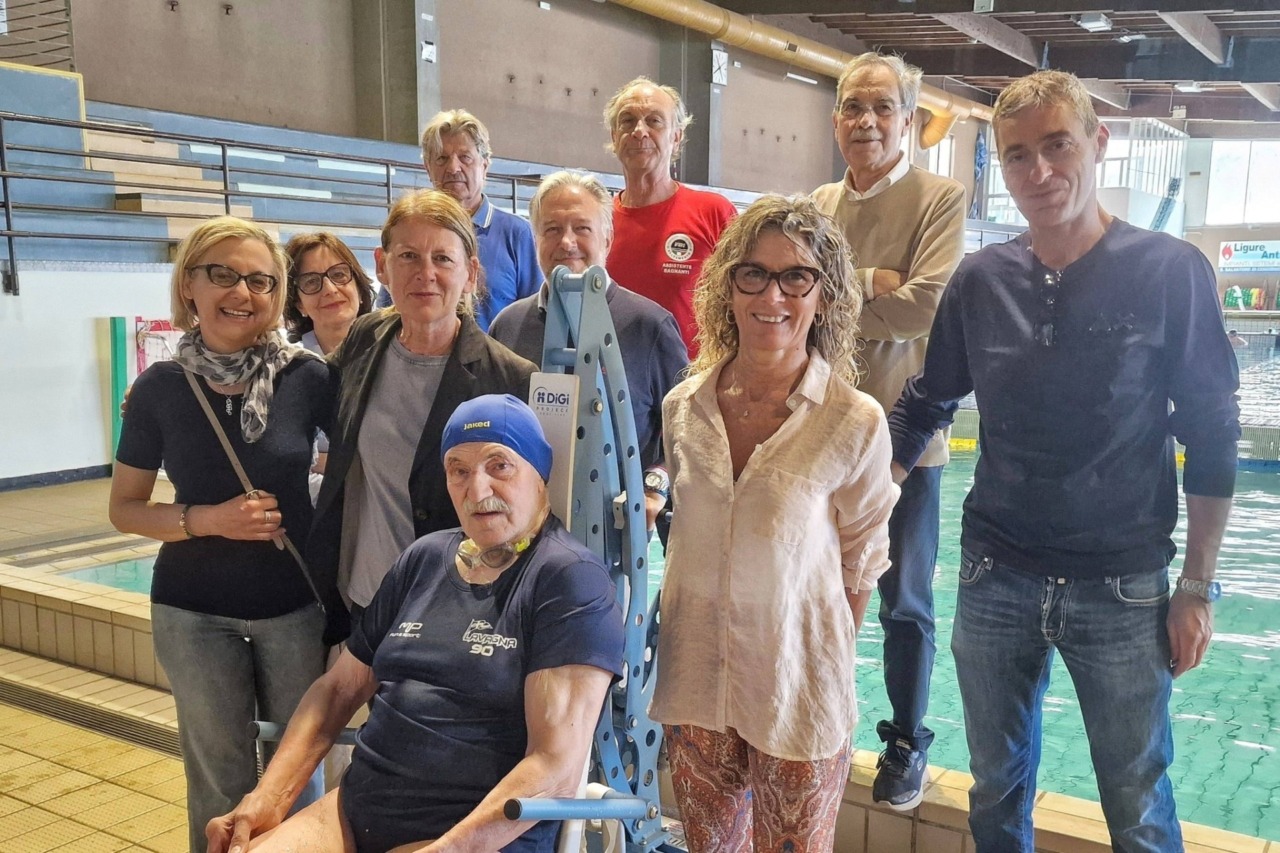Donato un sollevatore mobile al servizio della piscina comunale di Lavagna