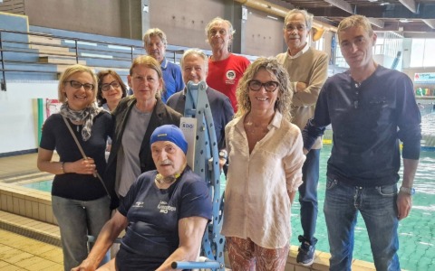 Donato un sollevatore mobile al servizio della piscina comunale di Lavagna