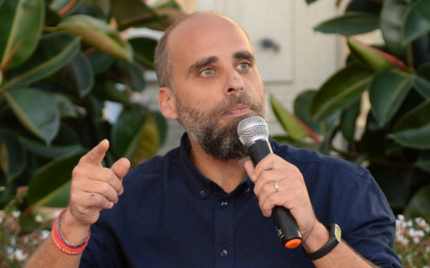 Francesco Angiolani propone una mozione per tutelare il mare di Rapallo