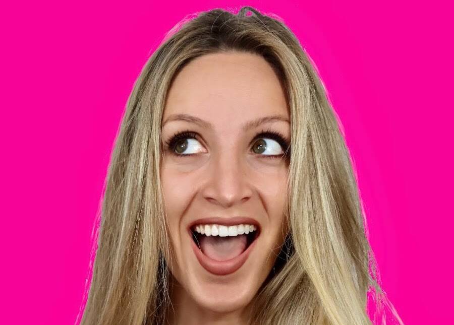 Giulia Musso: comicità e satira al Teatro Auditorium delle Clarisse di Rapallo