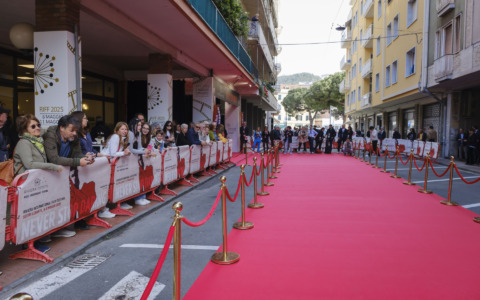 Inizia il Riviera International Film Festival 2026: il red carpet attende le stelle
