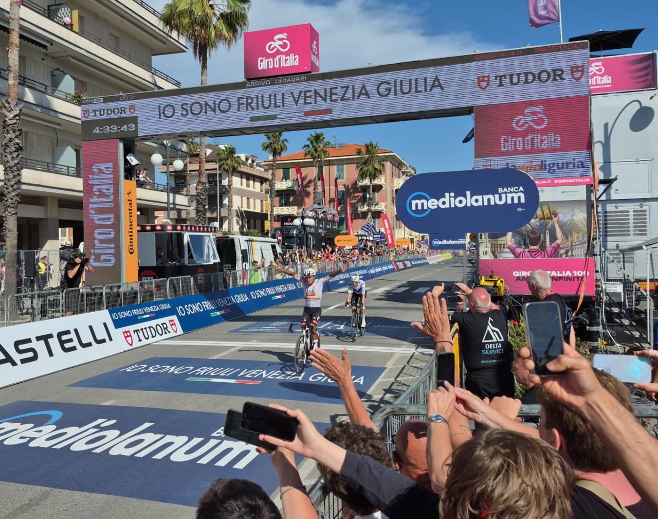 Narvaez trionfa nella tappa Porcari-Chiavari del Giro d’Italia