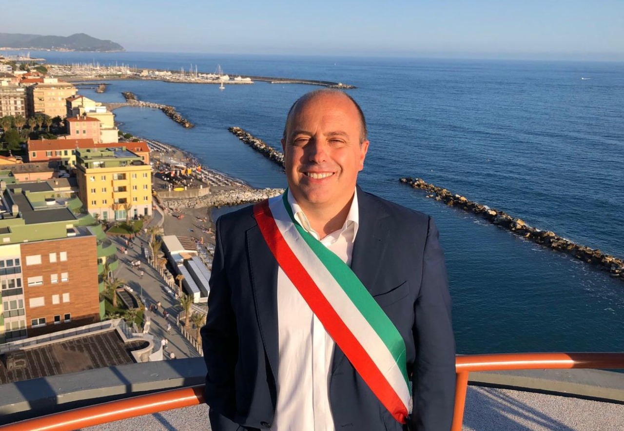 Procede l’intitolazione della piscina del Lido a Marco Di Capua