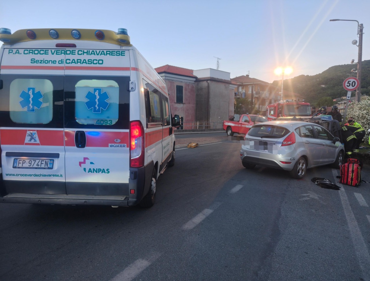 Scontro tra auto e autocarro a Cogorno: un ferito trasferito a Genova