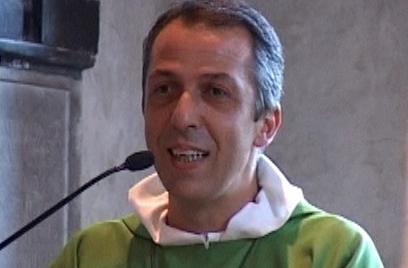 Don Paolo Bacigalupo si allontana dalla parrocchia di San Giovanni Battista a Chiavari