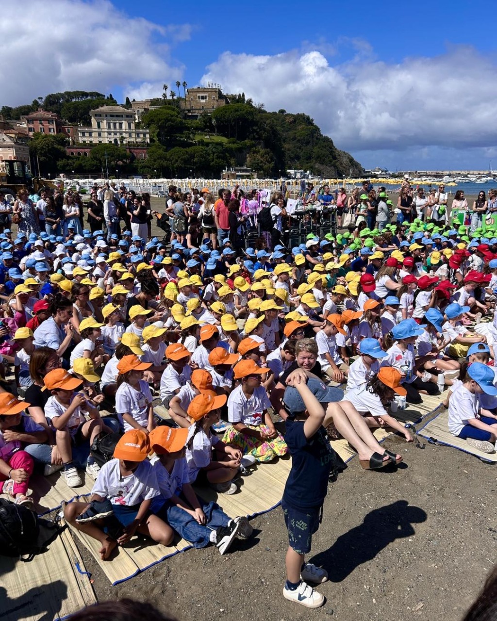 Festival Andersen, le classi di San Bartolomeo disertano il corteo