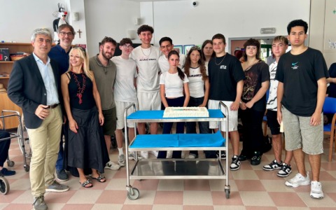 Gli studenti del Giannini presentano il nuovo logo per Le Due Palme di Sestri Levante