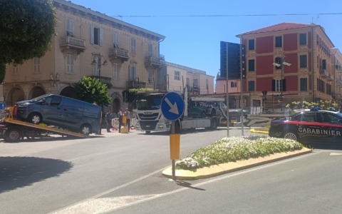 Incidente a Lavagna: bisarca bloccata e viabilità compromessa in piazza Cordeviola