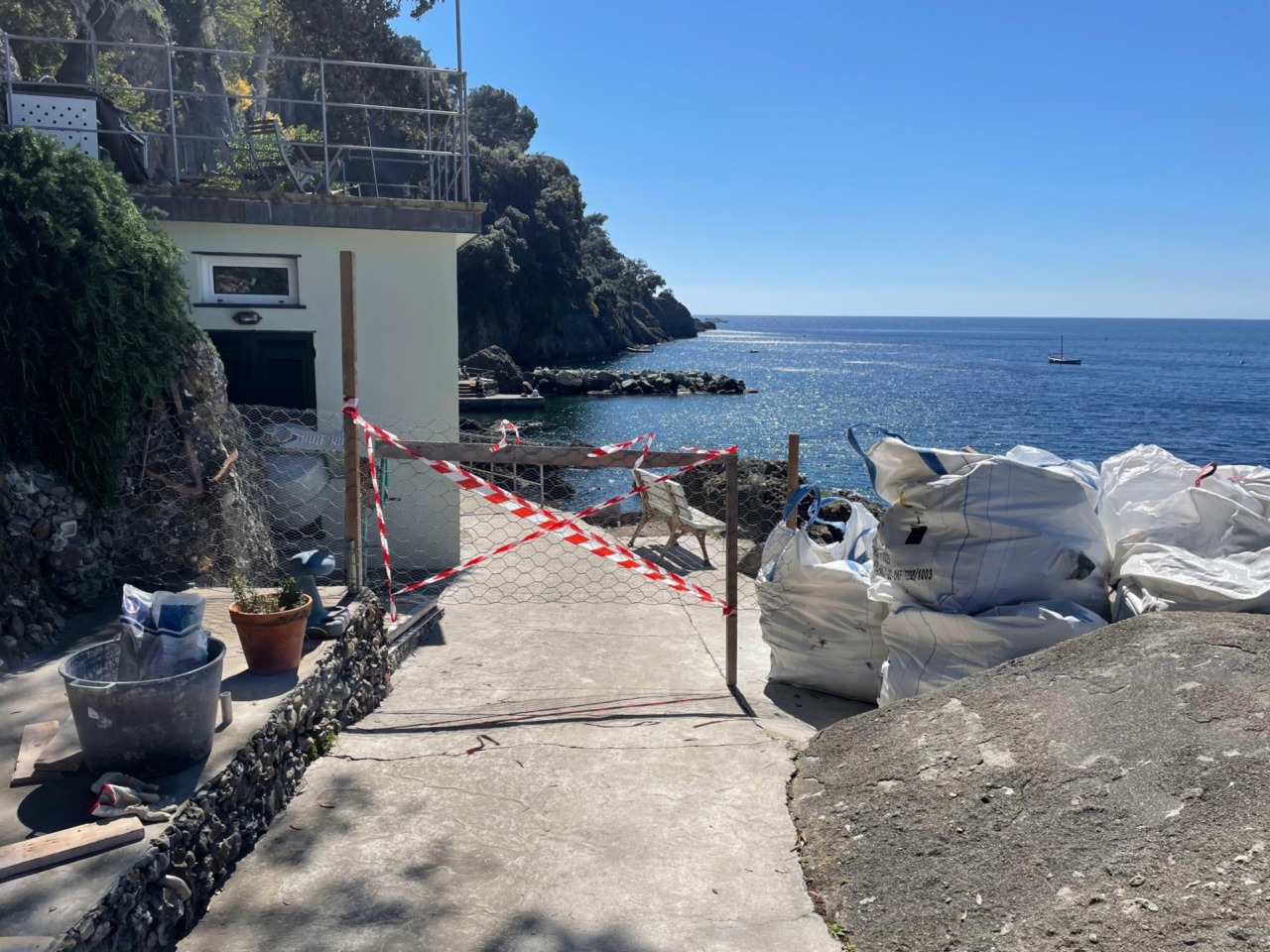 Iniziati i lavori urgenti a Punta Chiappa, Camogli