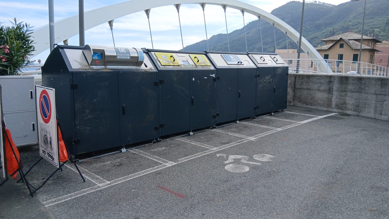 Installata una nuova ecoisola a Riva Levante per il riciclo dei rifiuti
