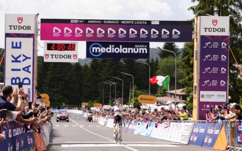 Lorenzo Mark Finn conquista la sesta tappa del Giro Next Gen e si aggiudica la maglia rosa