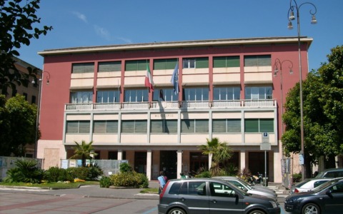 Recco: approvata la manovra per finanziare piscina e scuola d’infanzia