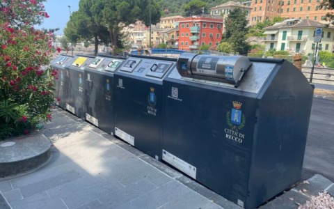 Recco: attivate le postazioni per la raccolta differenziata lungo la passeggiata a mare
