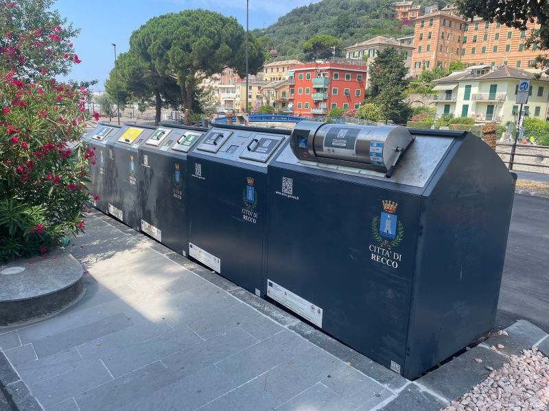 Recco: attivate le postazioni per la raccolta differenziata lungo la passeggiata a mare