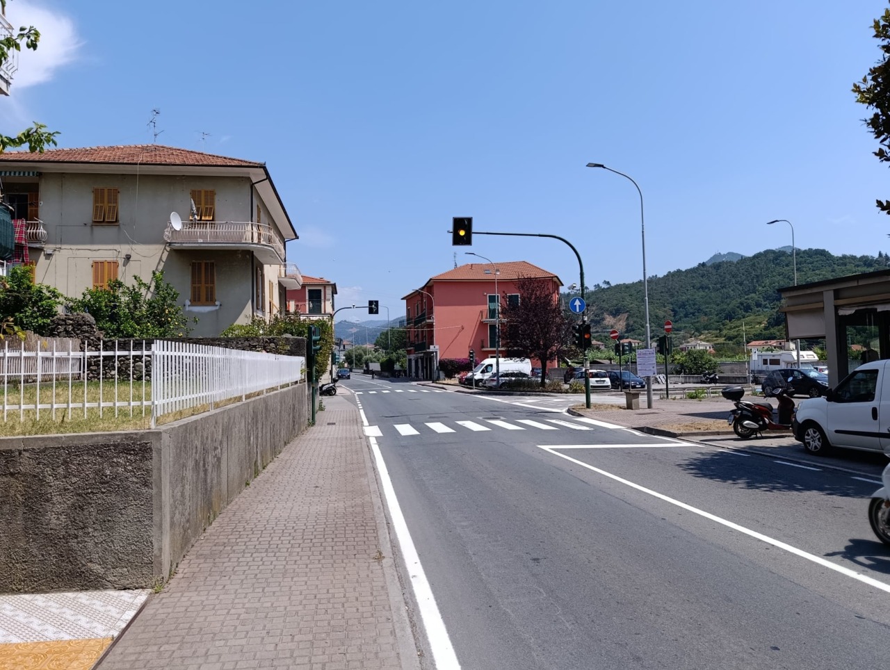 Sestri Levante: attivato un “semaforo intelligente” per la sicurezza in via Sara